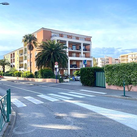Residence 4 Etoiles Port Marine Sainte-Maxime Exterior foto